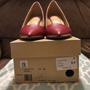 Michael Kors  color mulberry 9m flex heels